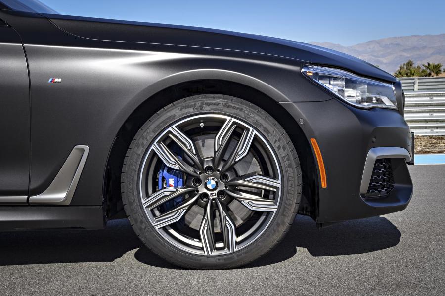 Колеса BMW M760i xDrive 2017 года  (NA) (фото 146 из 154)